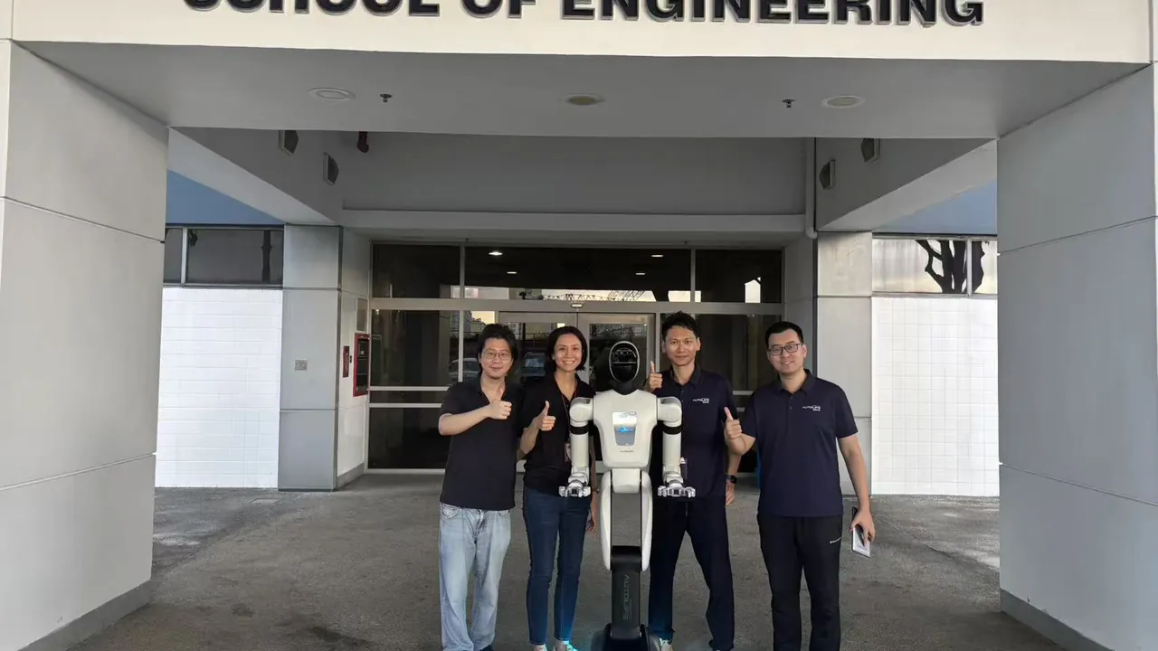 智动未来×南洋理工学院|智能人形机器人高校联合
